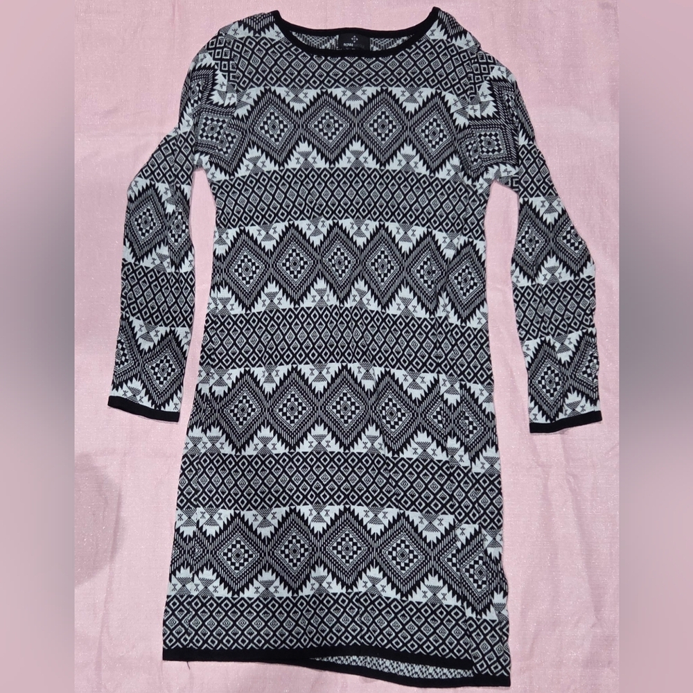 Ronni Nicole Black & White Geometric Long Sleeve Dress